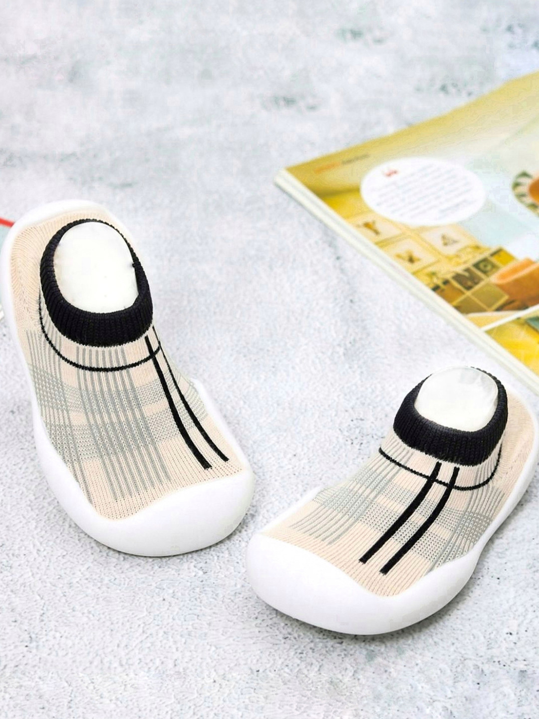 Yellow Bee Kids Cream Coloured Checked Ankle Length Shoe Socks