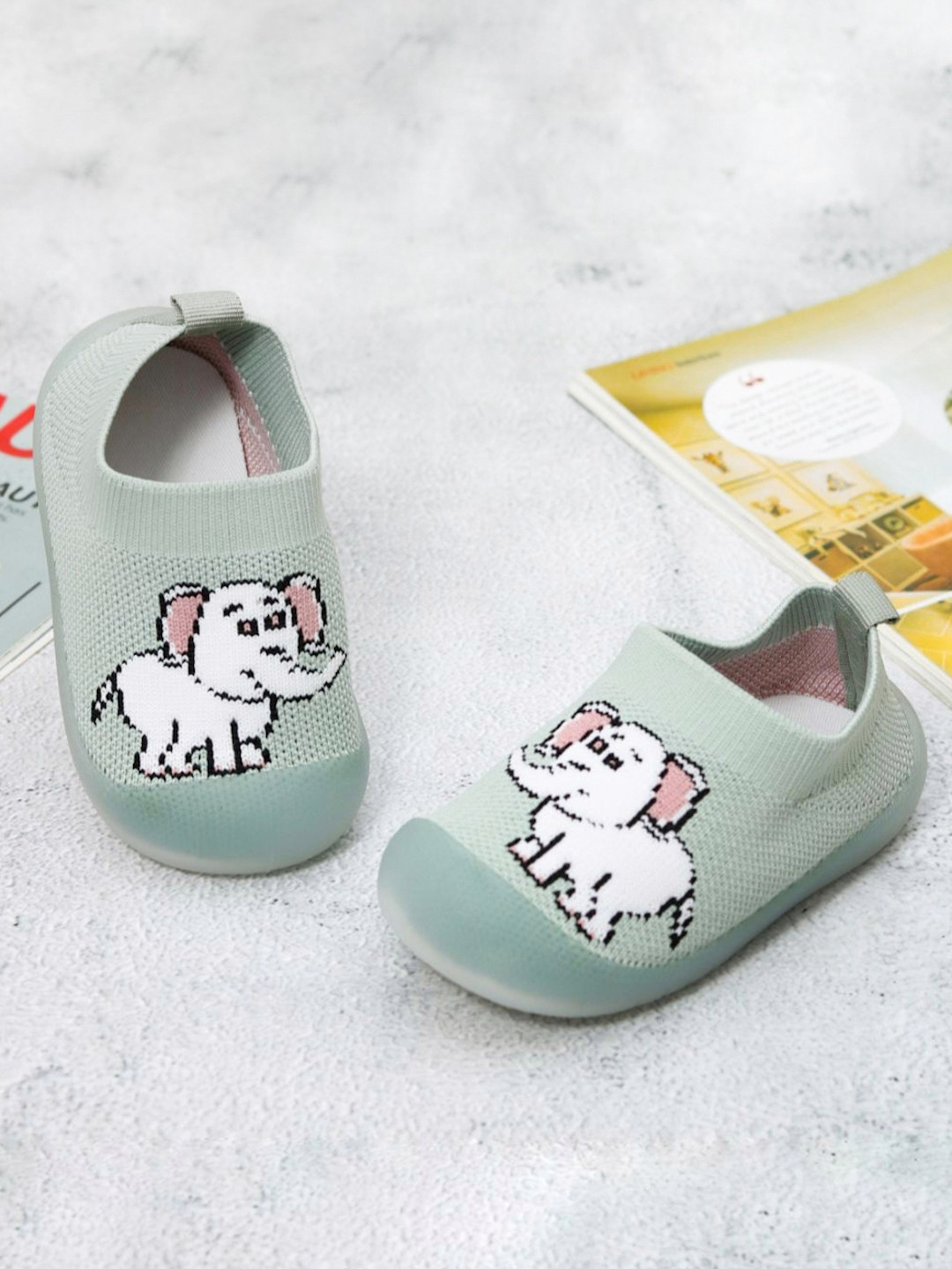 Yellow Bee Unisex Kids Green Cotton & Rubber Elephant Shoe Socks