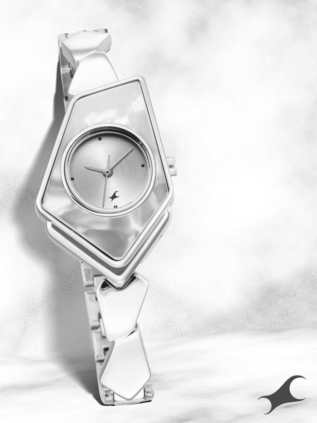 Fastrack Women Stainless Steel Bracelet Style Strap Watch 6279SM01