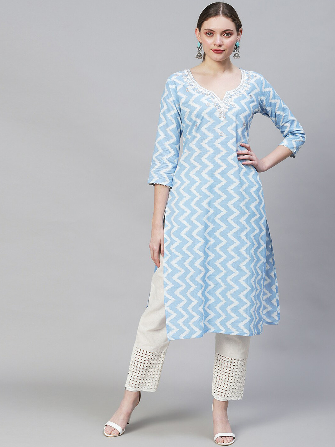 FASHOR Women Blue & White Cotton Geometric Printed and Yoke Thread Work Straight Kurta