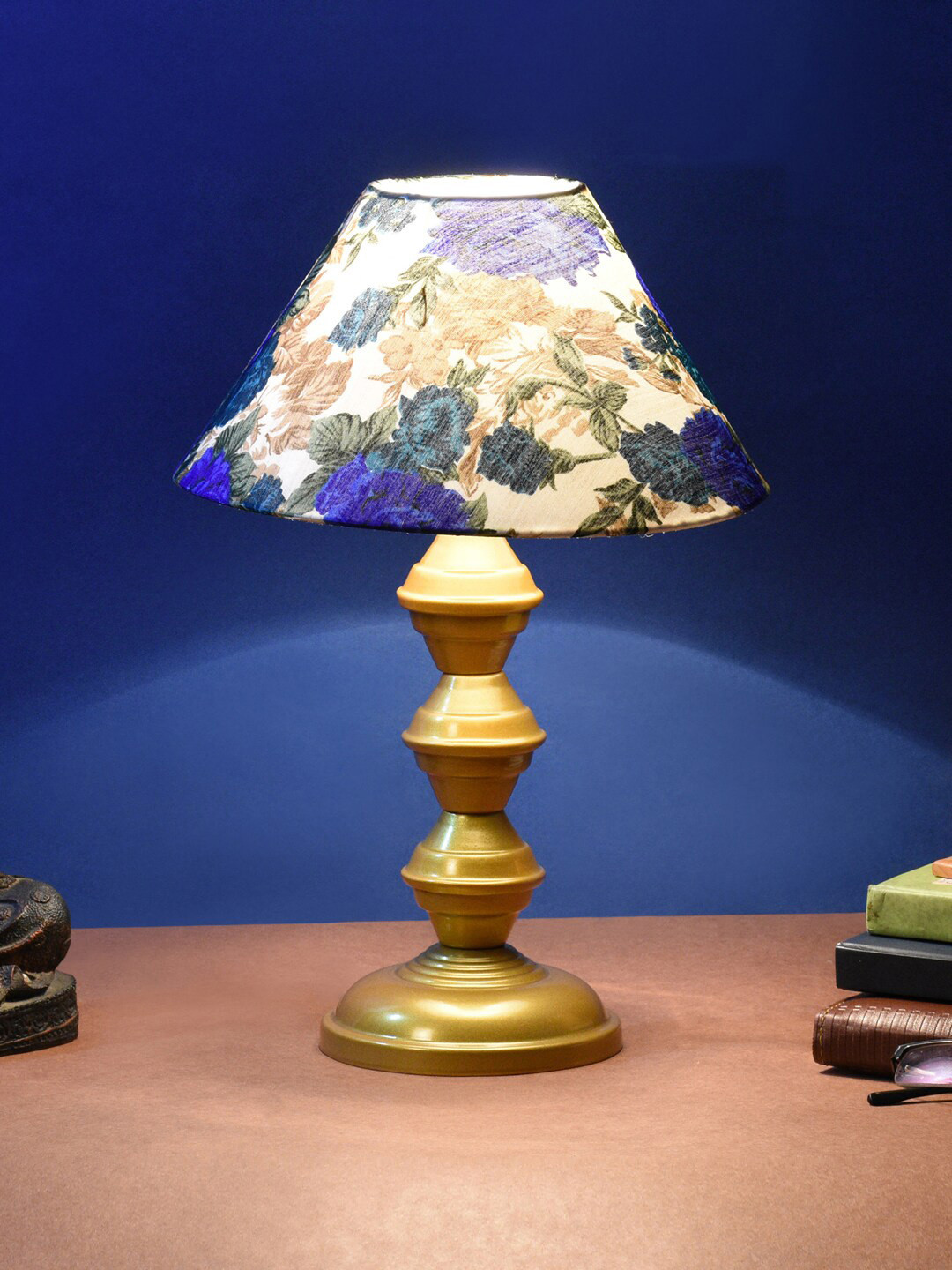 foziq Gold-Toned & White Printed Table Lamp With Shade