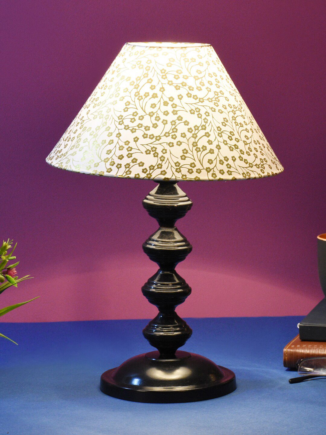 foziq Gold-Coloured & Black Printed Triangle Shape Metal Table Lamp