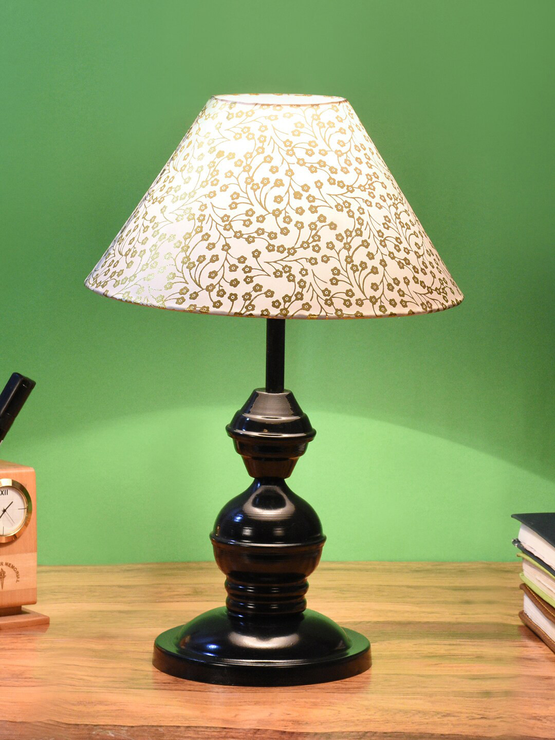 foziq Black & White Printed Triangle Shape Table Lamp