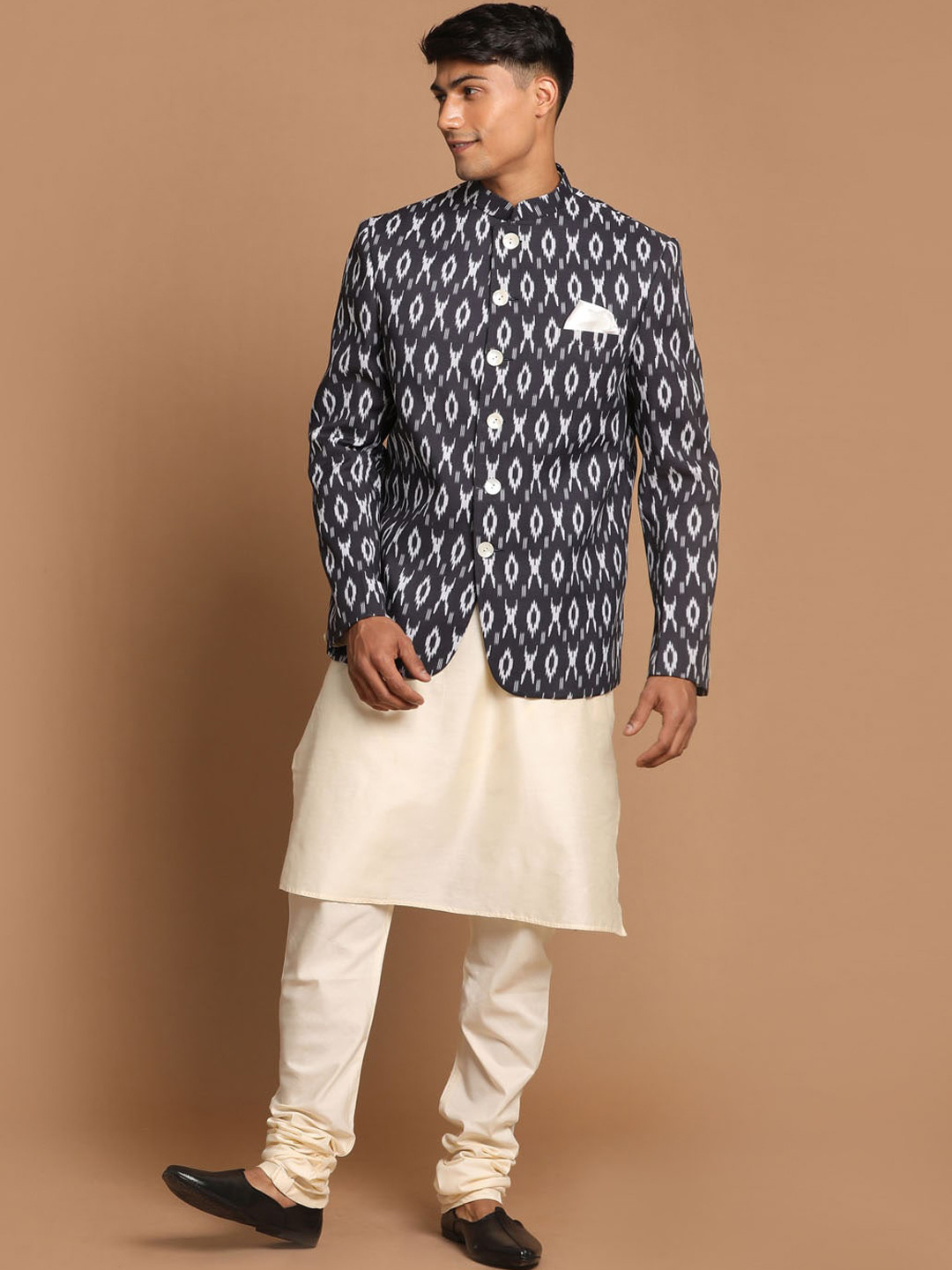 VASTRAMAY Men Solid Kurta & Pyjama With Printed Jacket