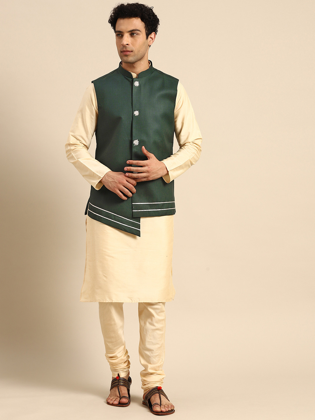 KISAH Men Cream-Coloured Solid Kurta with Churidar & Nehru Jacket