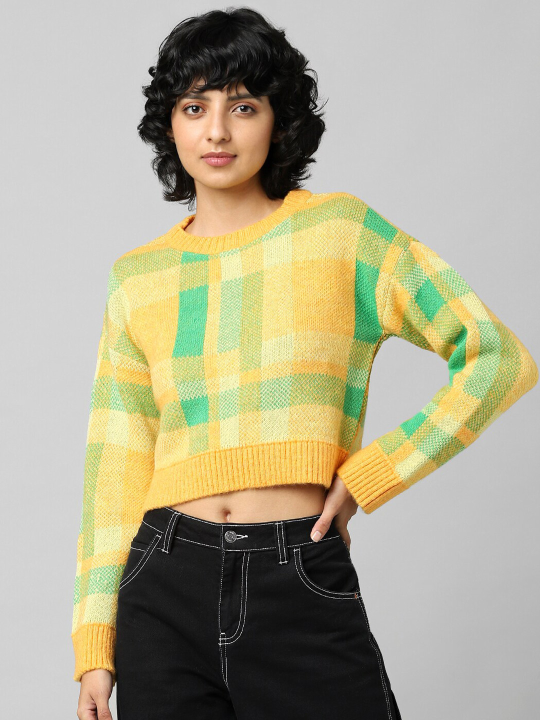 ONLY Women Yellow & Green ONLKELLY L S O NEC Checked Crop Pullover