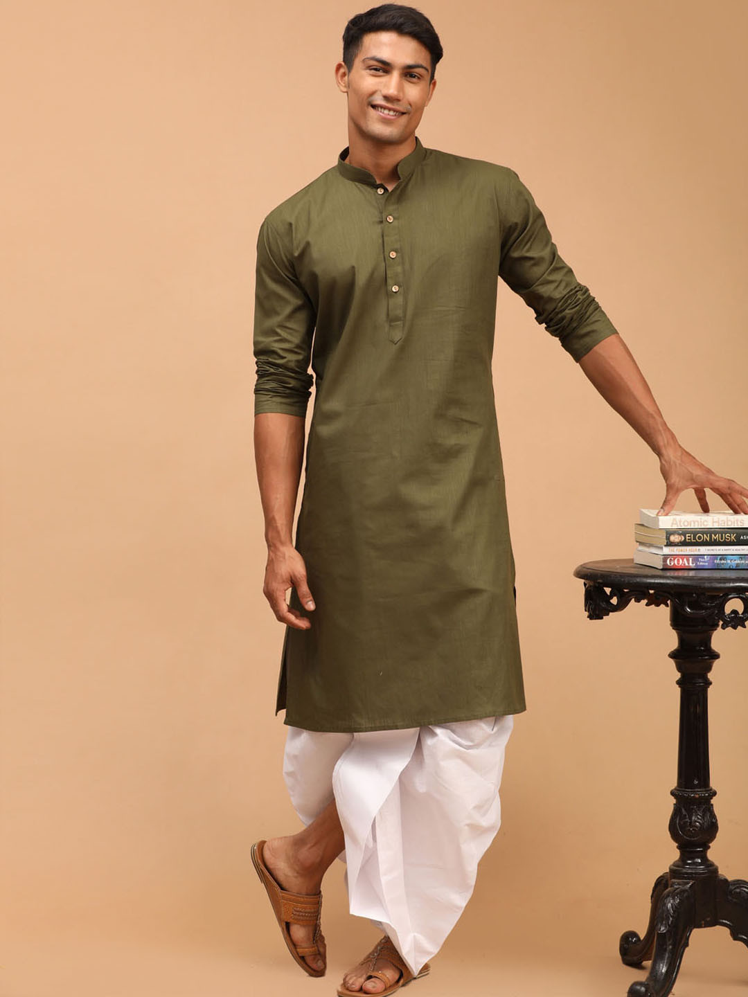 VASTRAMAY Kurta with White Cotton Dhoti Set