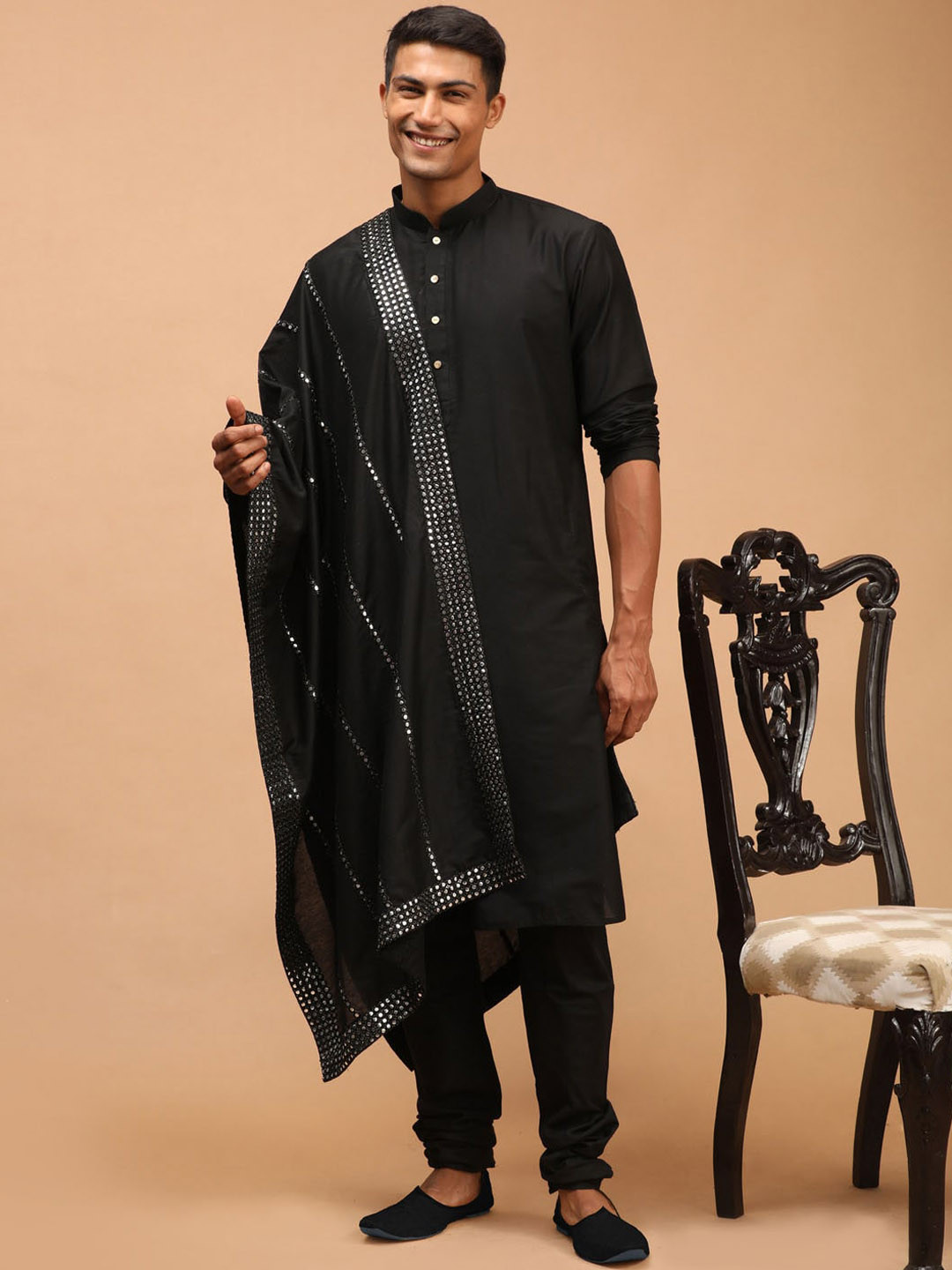 VASTRAMAY Men Black Solid Kurta With Churidar & With Mirror Work Dupatta