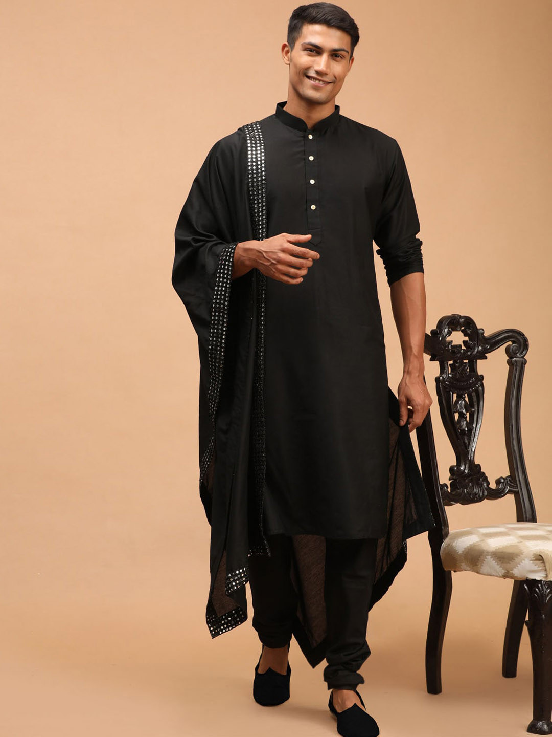 VASTRAMAY Men Black Kurti with Churidar & With Dupatta