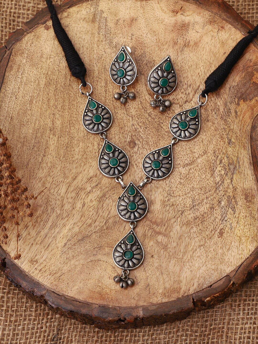 VENI Silver Toned And Green Silver Plated Stone Studded Oxidized Jewellery Set