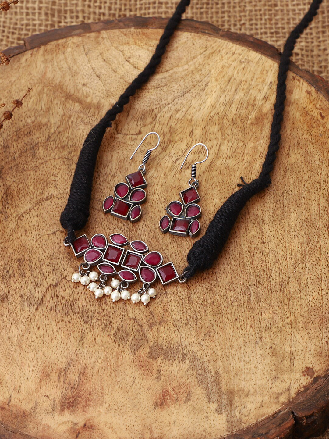 VENI Red And Black Silver Plated Stone Studded Oxidized Choker Jewellery Set