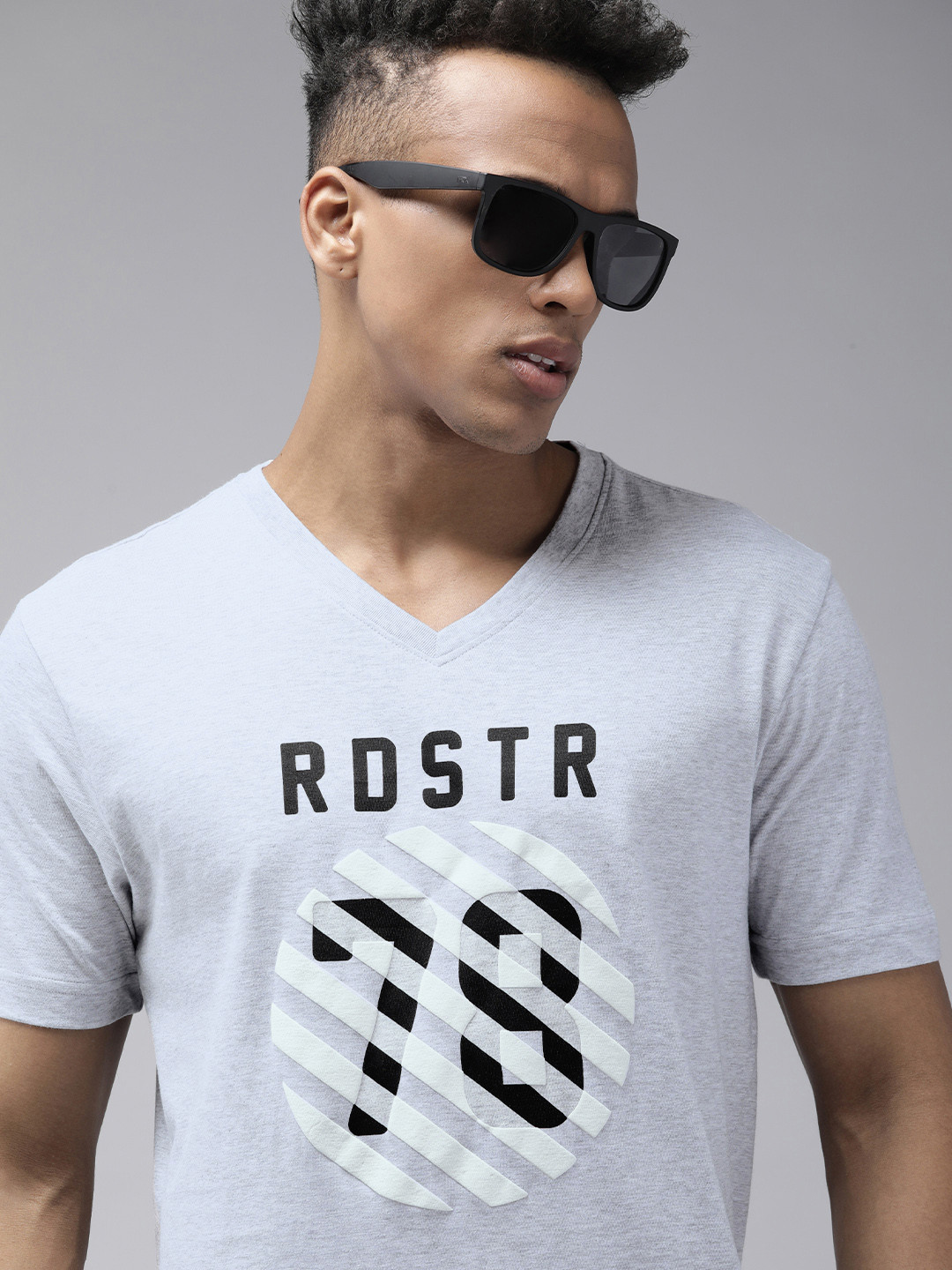 Roadster Men Grey & Black Typography Printed V-Neck T-shirt