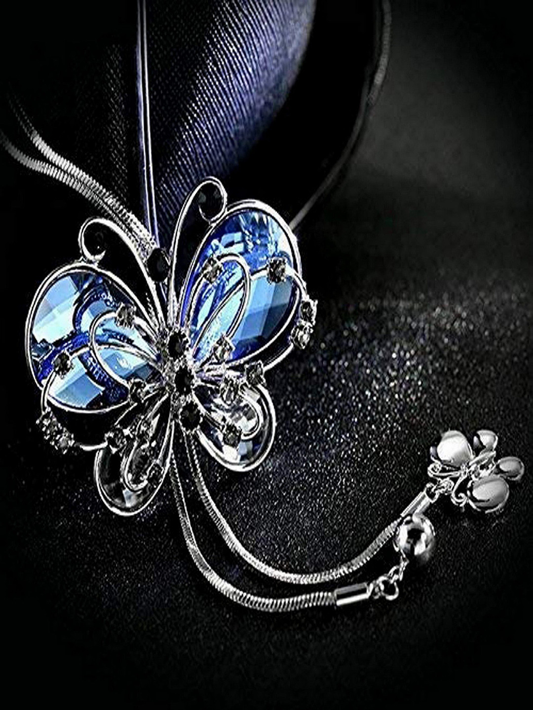 UNIVERSITY TRENDZ Stainless Steel Silver-Plated Blue CZ Pendant With Chain