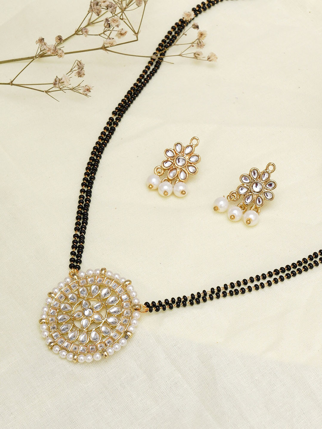 KARATCART Black & White Gold-Plated Beaded & Kundan-Studded Mangalsutra With Earrings