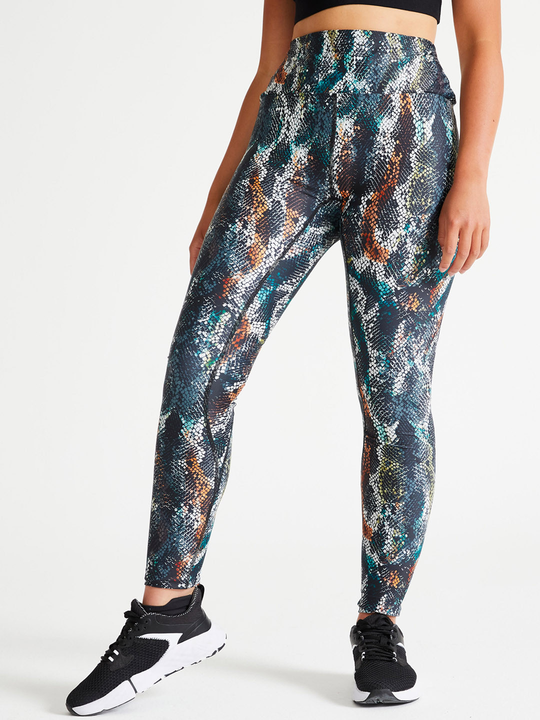 Decathlon FORCLAZ - Women Solid Black Multi-Pocket Stretchable Travel Leggings