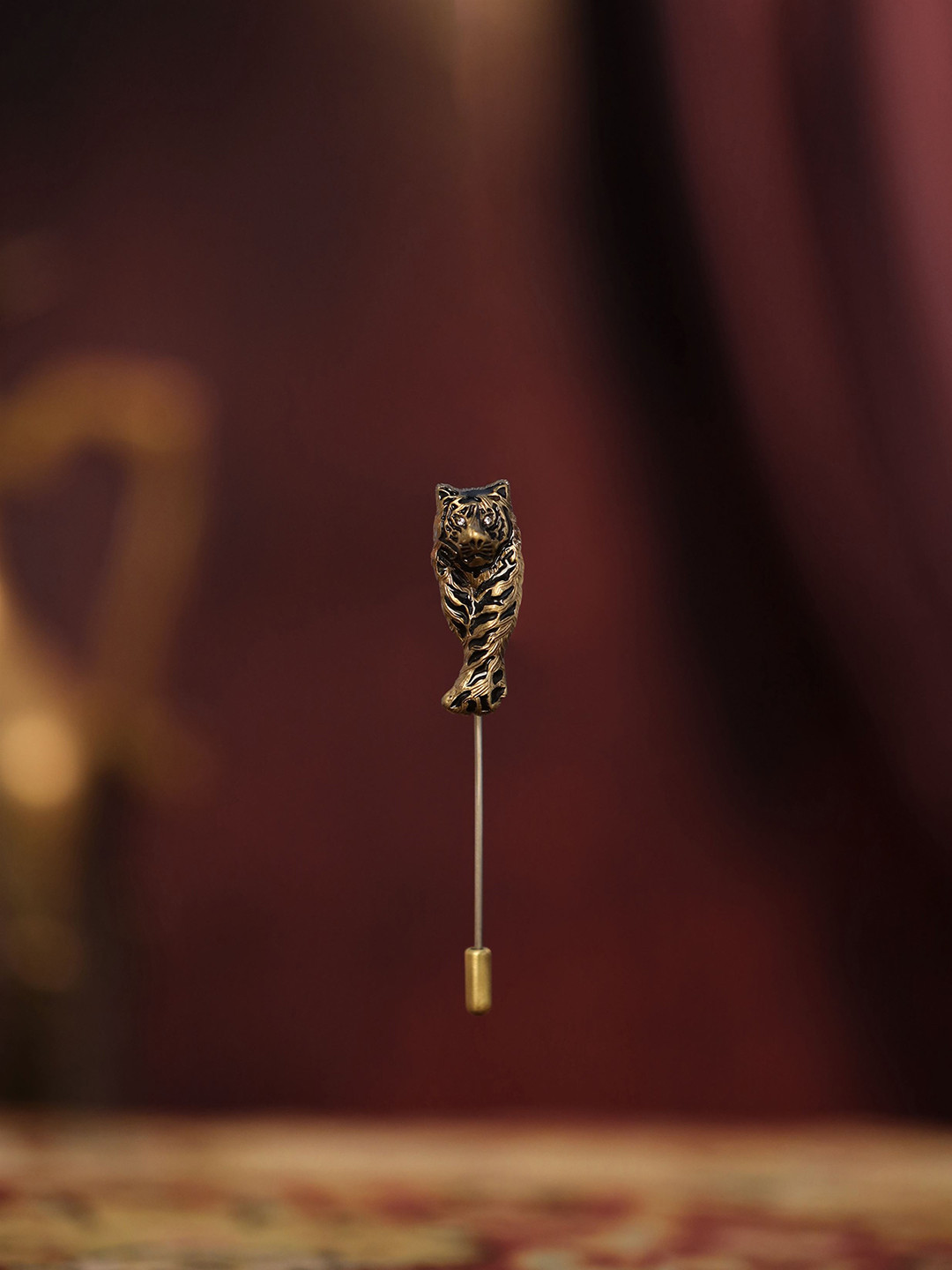 COSA NOSTRAA Men Antique Gold-Toned Royal Bengal Tger Lapel Pin Brooch