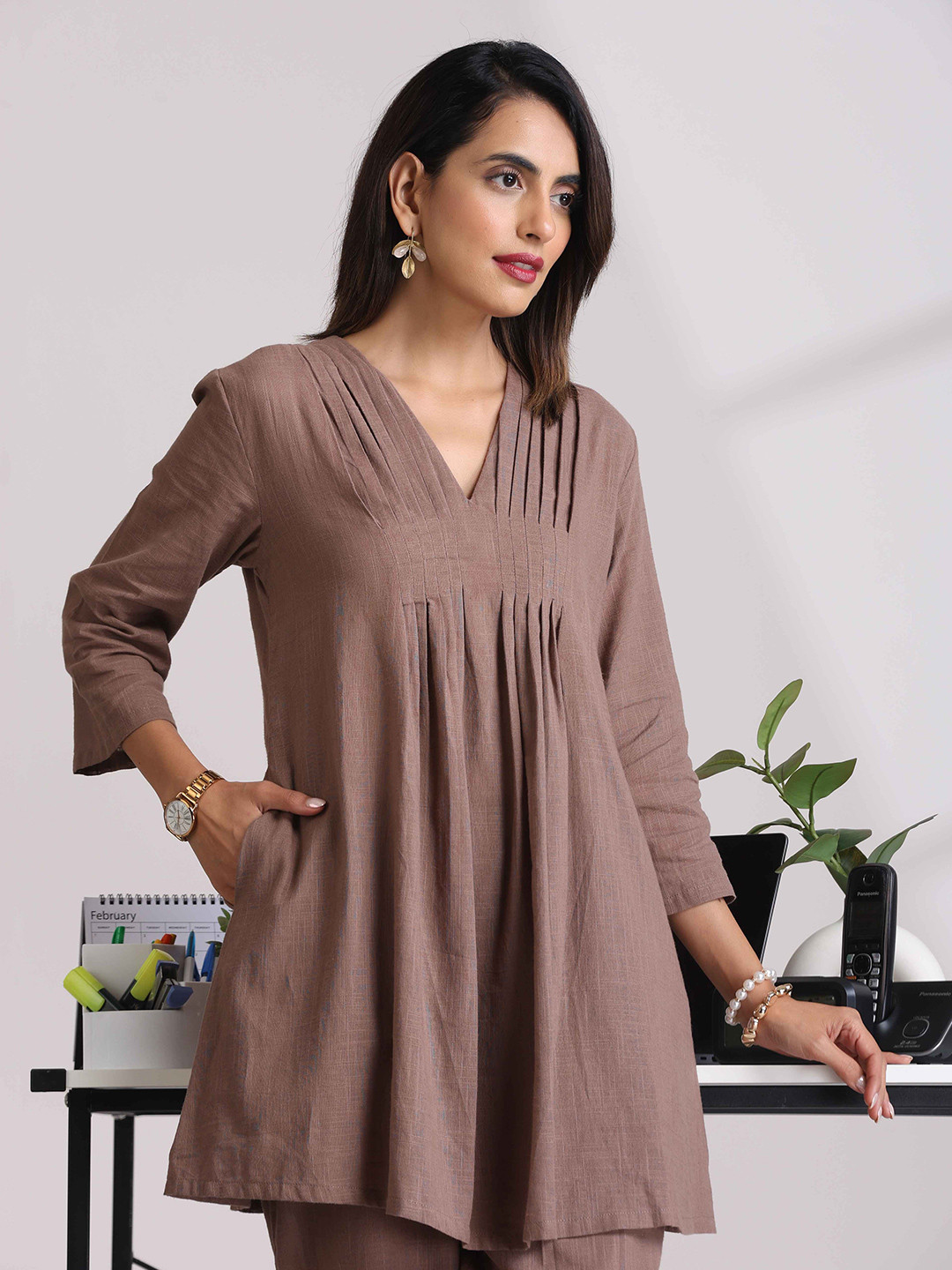 trueBrowns Women Brown Linen Co-Ords