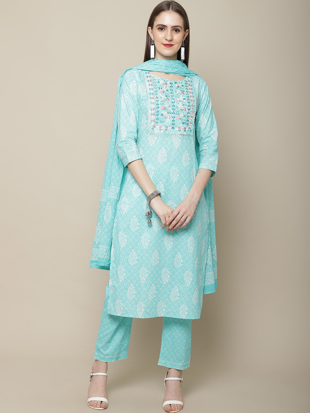 Sangria Women Blue & White Embroidery Printed Kurta Set