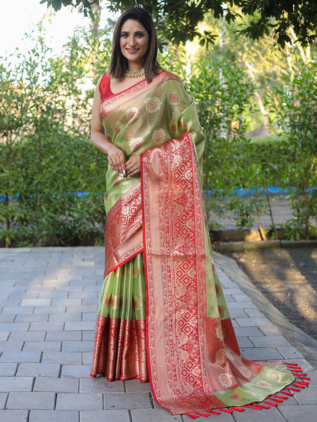 Mitera Green & Pink Floral Zari Silk Blend Saree