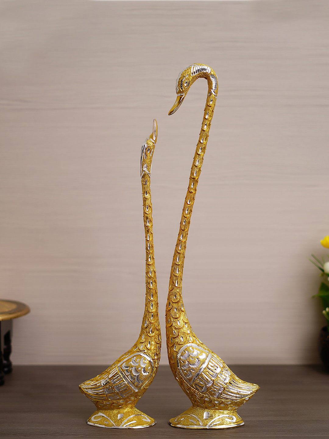 eCraftIndia Kissing Swan Couple Gold Metal Metallic Living Room Hand-Crafted Set of 2 Medium Showpieces - 5.5 Inches