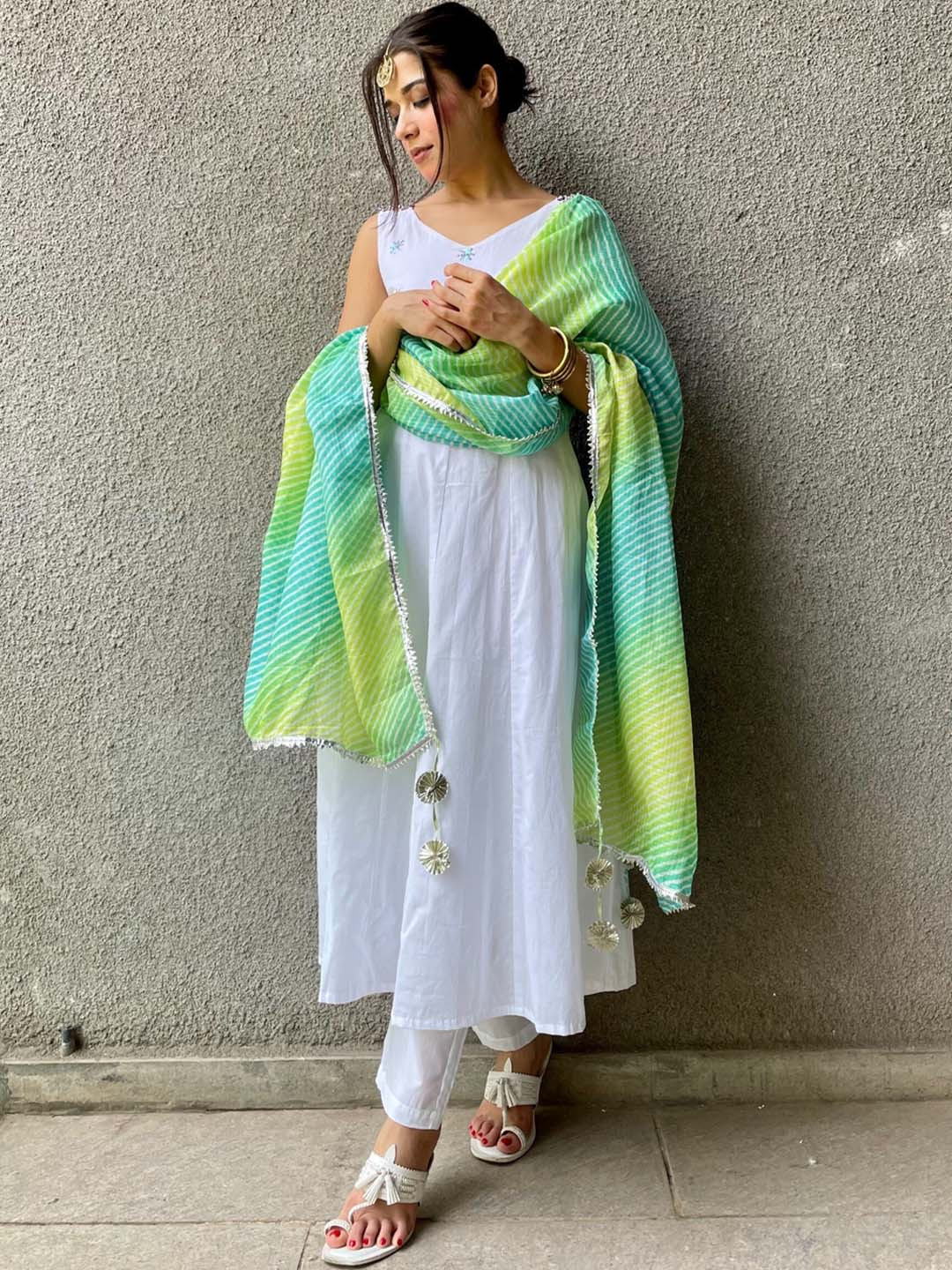 Thread & Button Women Thread Work Pure Cotton Kurta with Trousers & With Dupatta