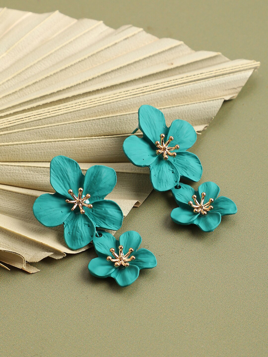 SOHI Teal & Gold-Plated Floral Drop Earrings
