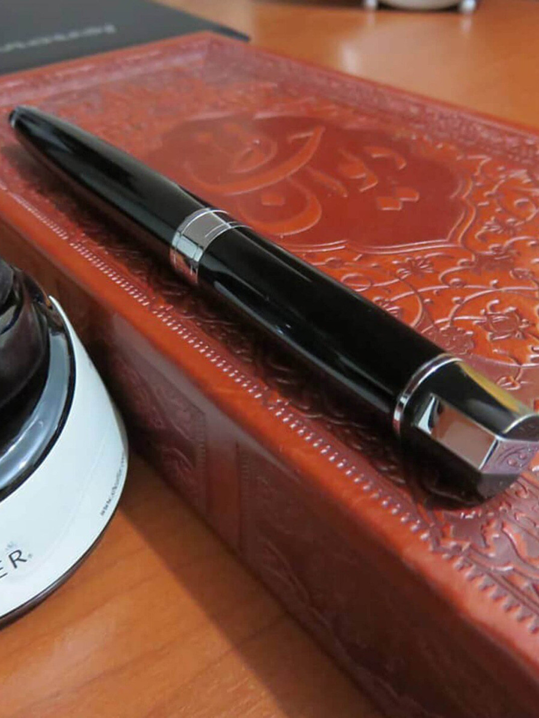 Sheaffer Black with Chrome Plated Trim E9312 Gift300 Rollerball Pen