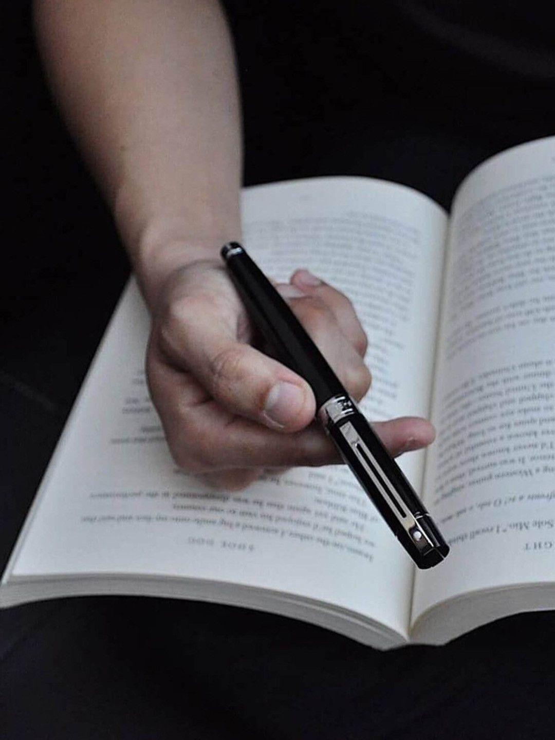 Sheaffer Black with Chrome Plated Trim E9312 Gift 300 Medium Nib Fountain Pen