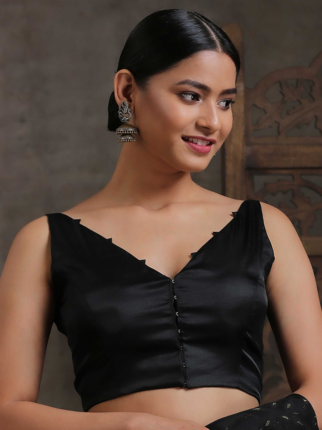 Triyah Black Solid V-Neck Saree Blouse