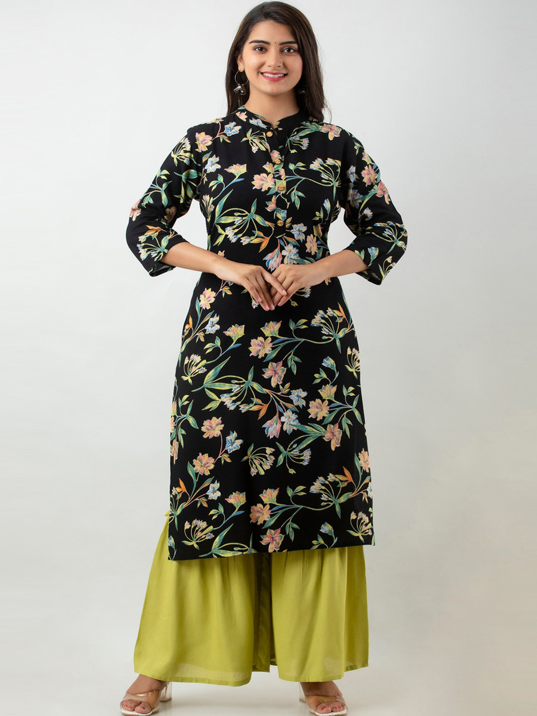 MAUKA Women Black Floral Printed Kurta with Sharara