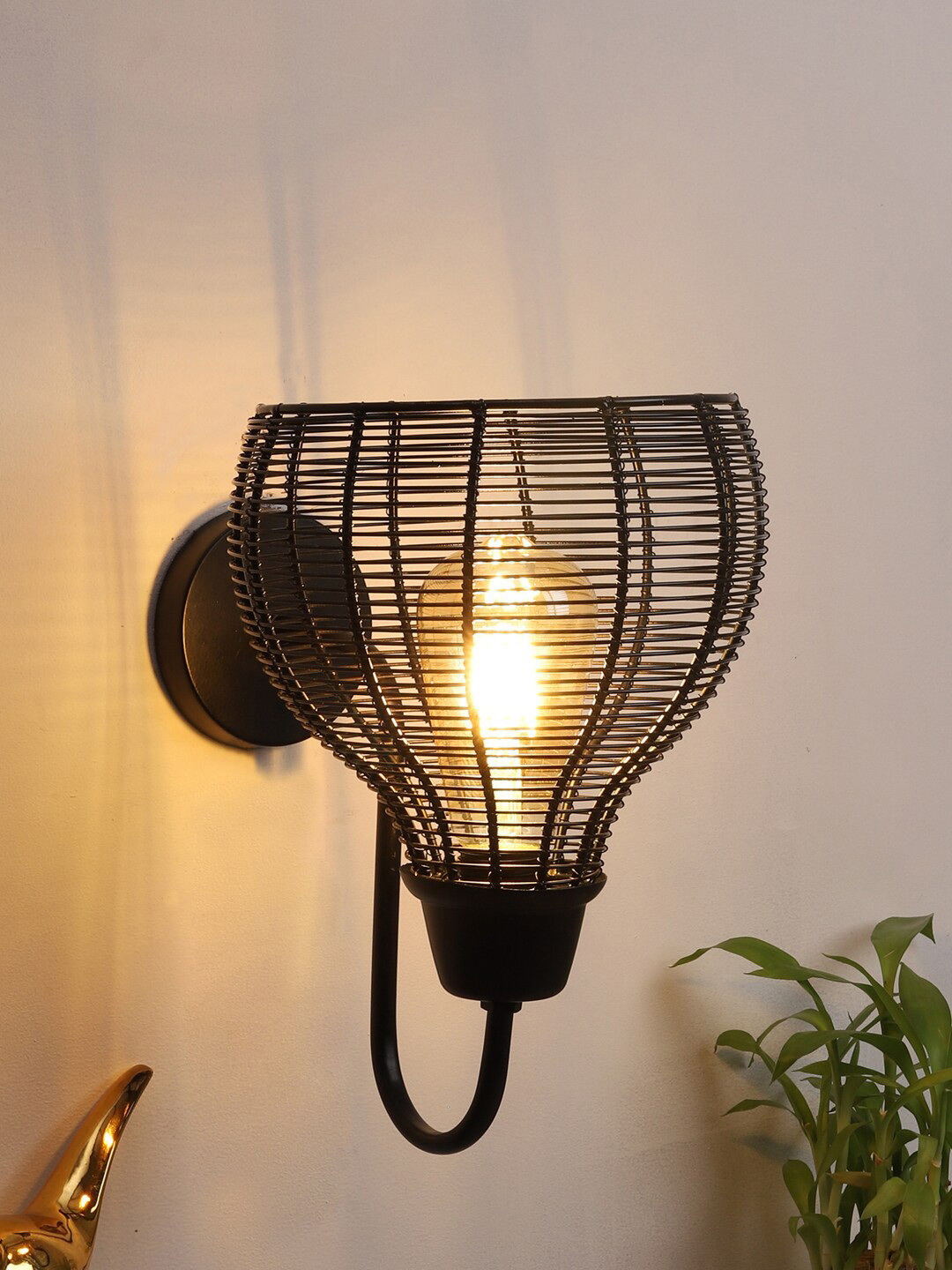 Foziq Black Textured Wall Lamp