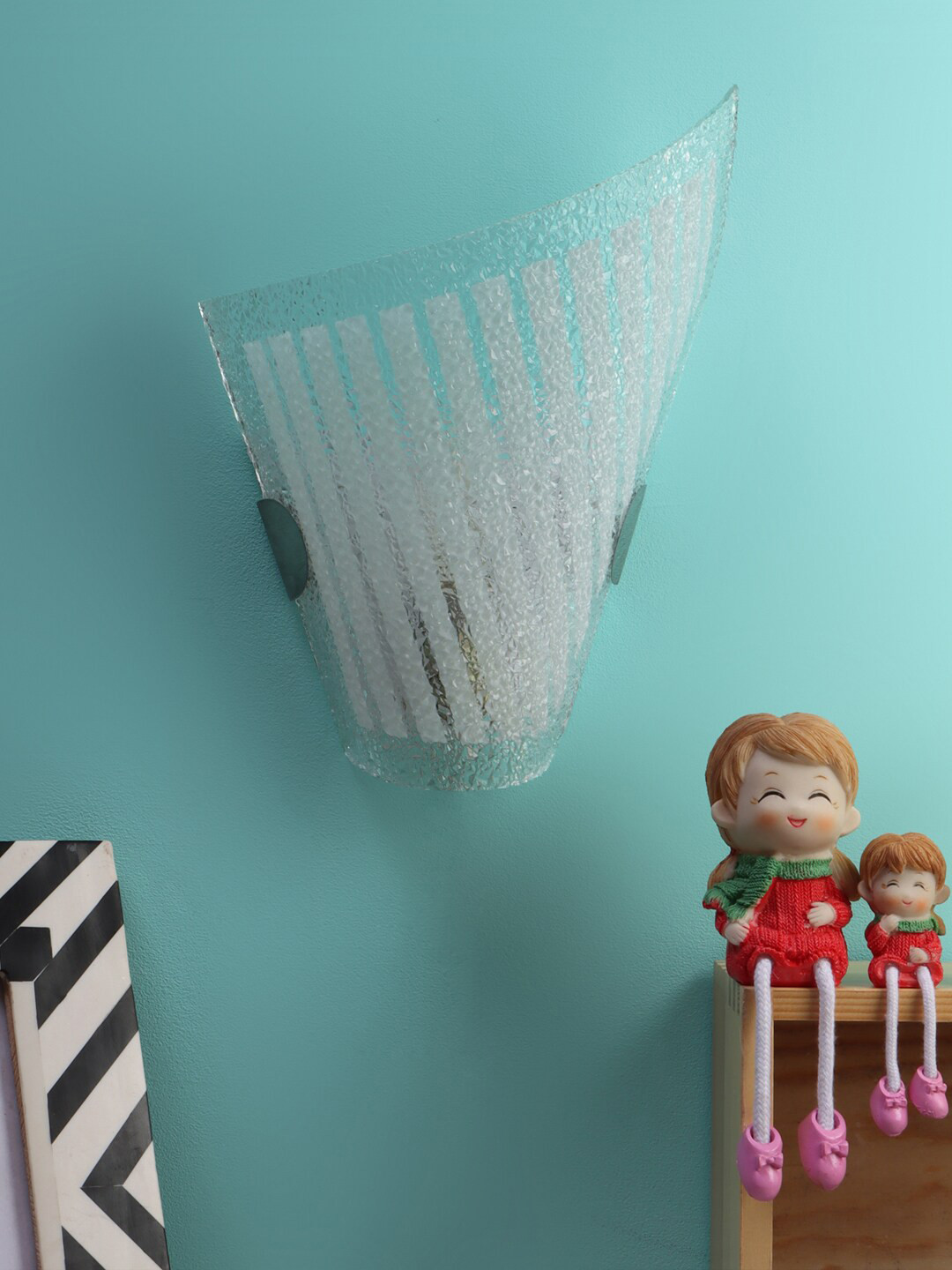 Foziq White Metal Abstract-Shaped Wall Lamp