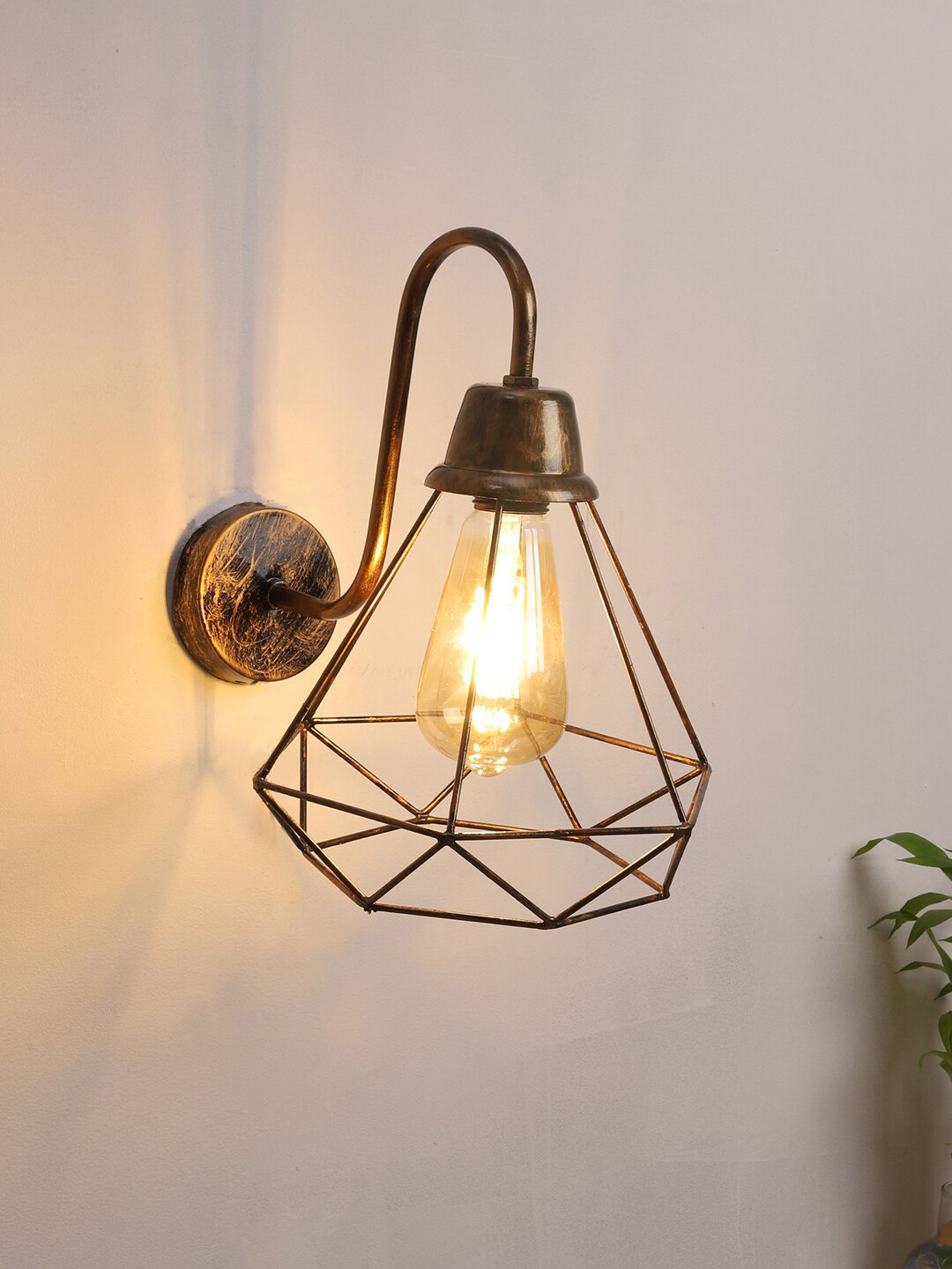 foziq Gold-Toned Metal Abstract Shape Wall Lamp