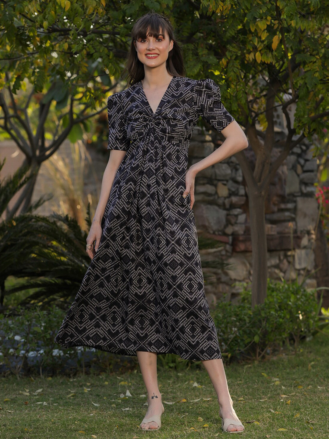 JISORA Women Black & Beige A-Line Midi Dress