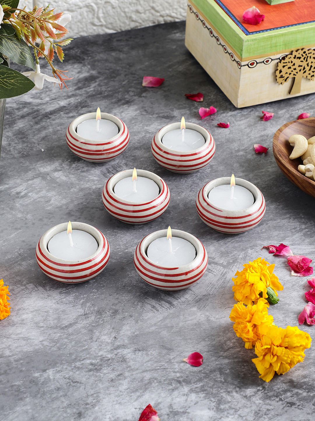VarEesha Red & White Set Of 6 Ceramic Candle Holders