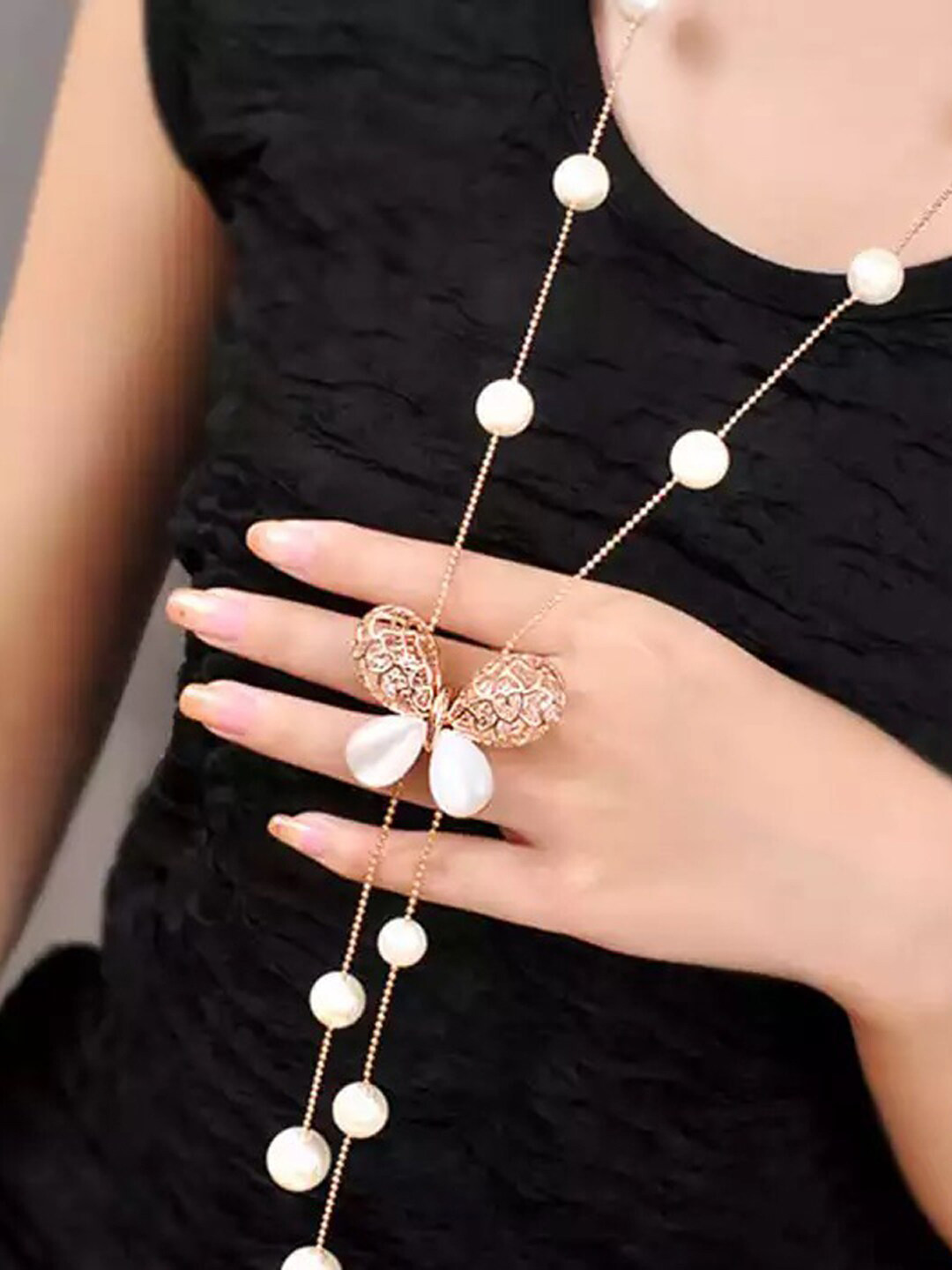 Shining Diva Fashion Women's Rose Gold & White Rose Gold-Plated Antique Necklace