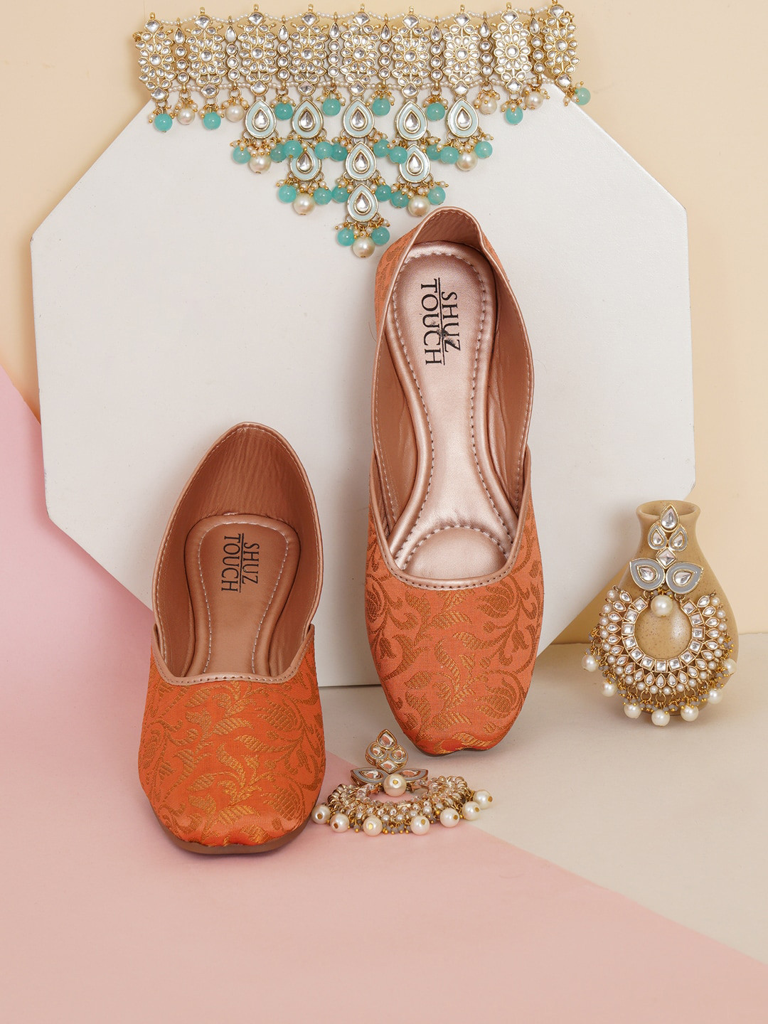 SHUZ TOUCH Women Peach-Coloured Ethnic Mojaris Flats