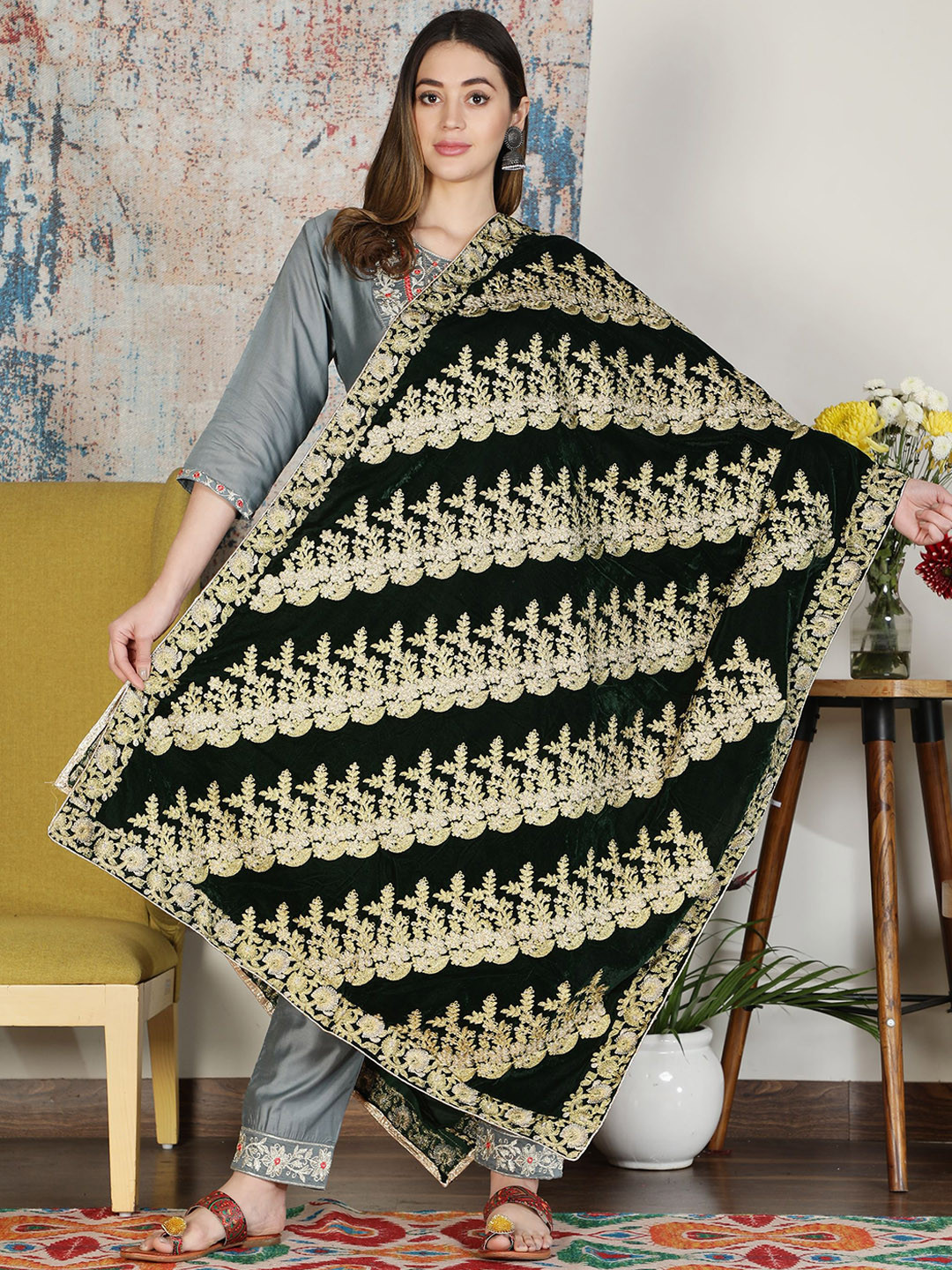 Moda Chales Women Green & Gold-Coloured Embroidered Shawl