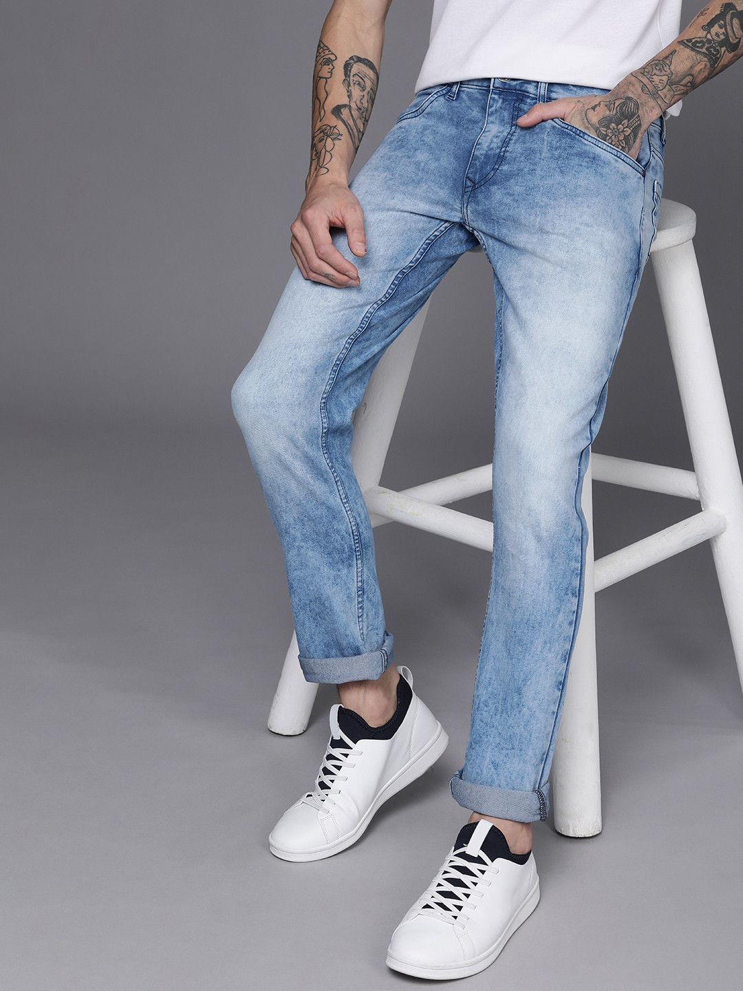 WROGN Men Light Blue Slim Fit Light Fade Stretchable Jeans
