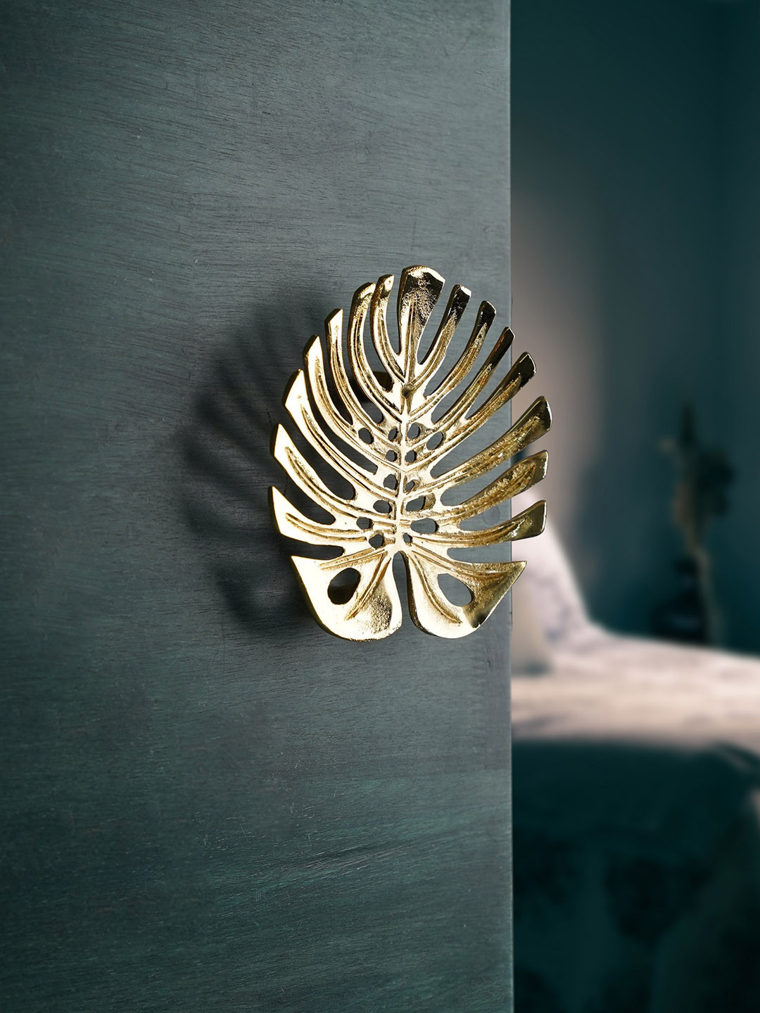Folkstorys Gold-Toned Solid Leaf-Shaped Door Knob