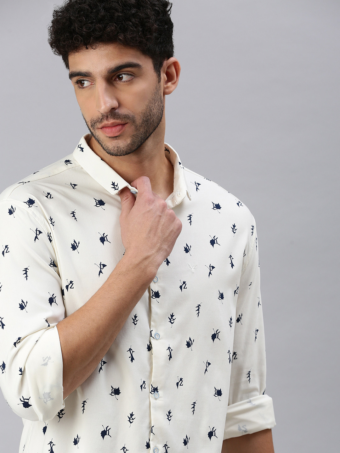 SHOWOFFFF Men Cream-Coloured Comfort Printed Casual Shirt