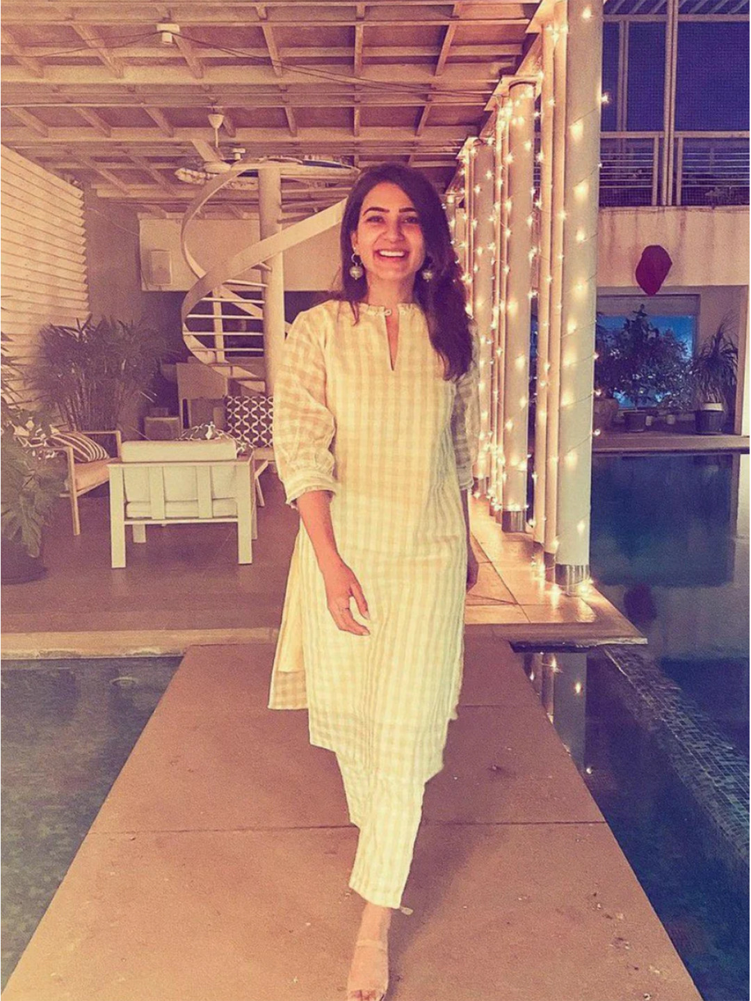 Saaki Women Beige Kurta with Trousers