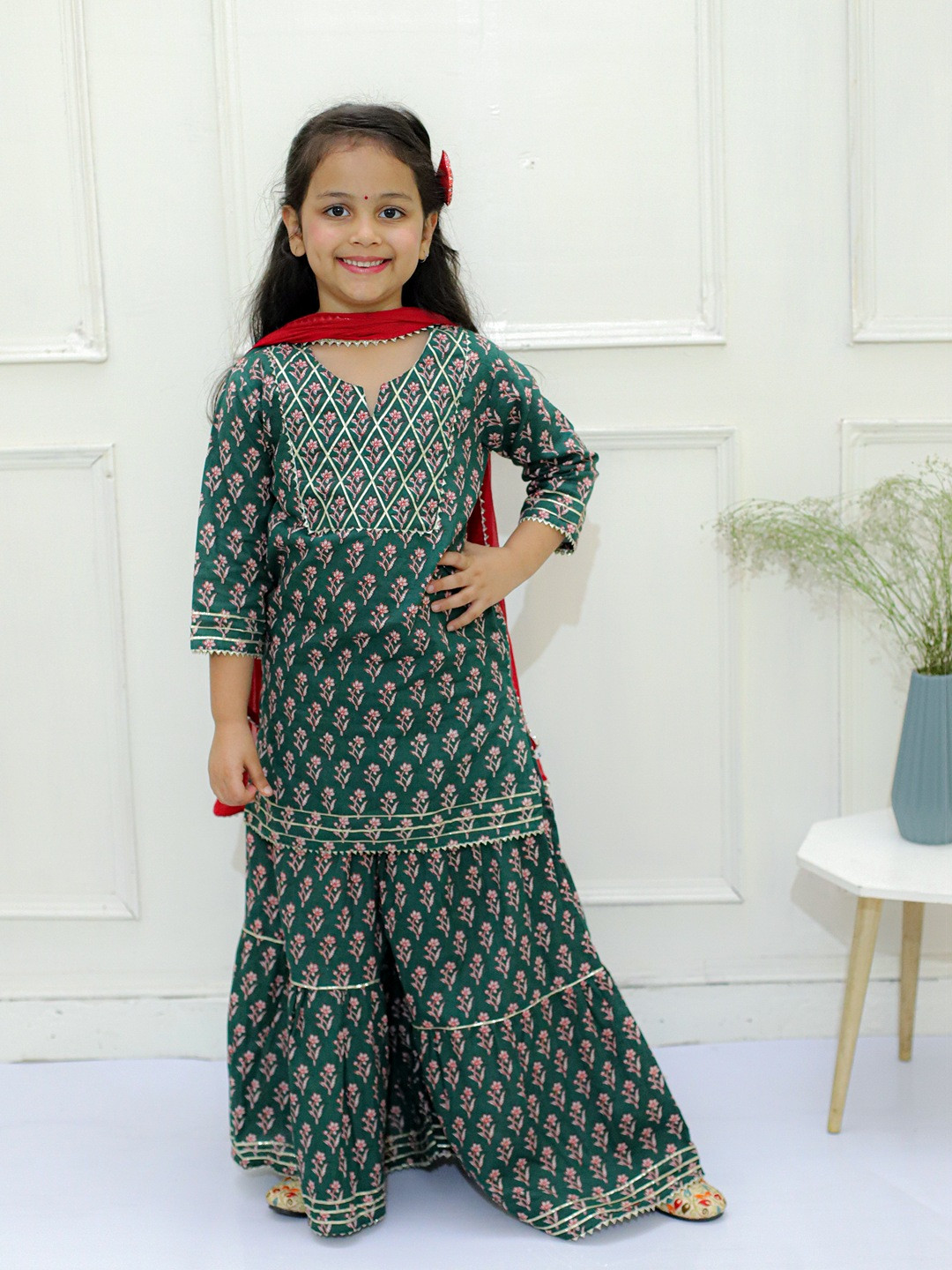 Ka-mee Girls Green Floral Printed Pure Cotton Kurti with Sharara & With Dupatta