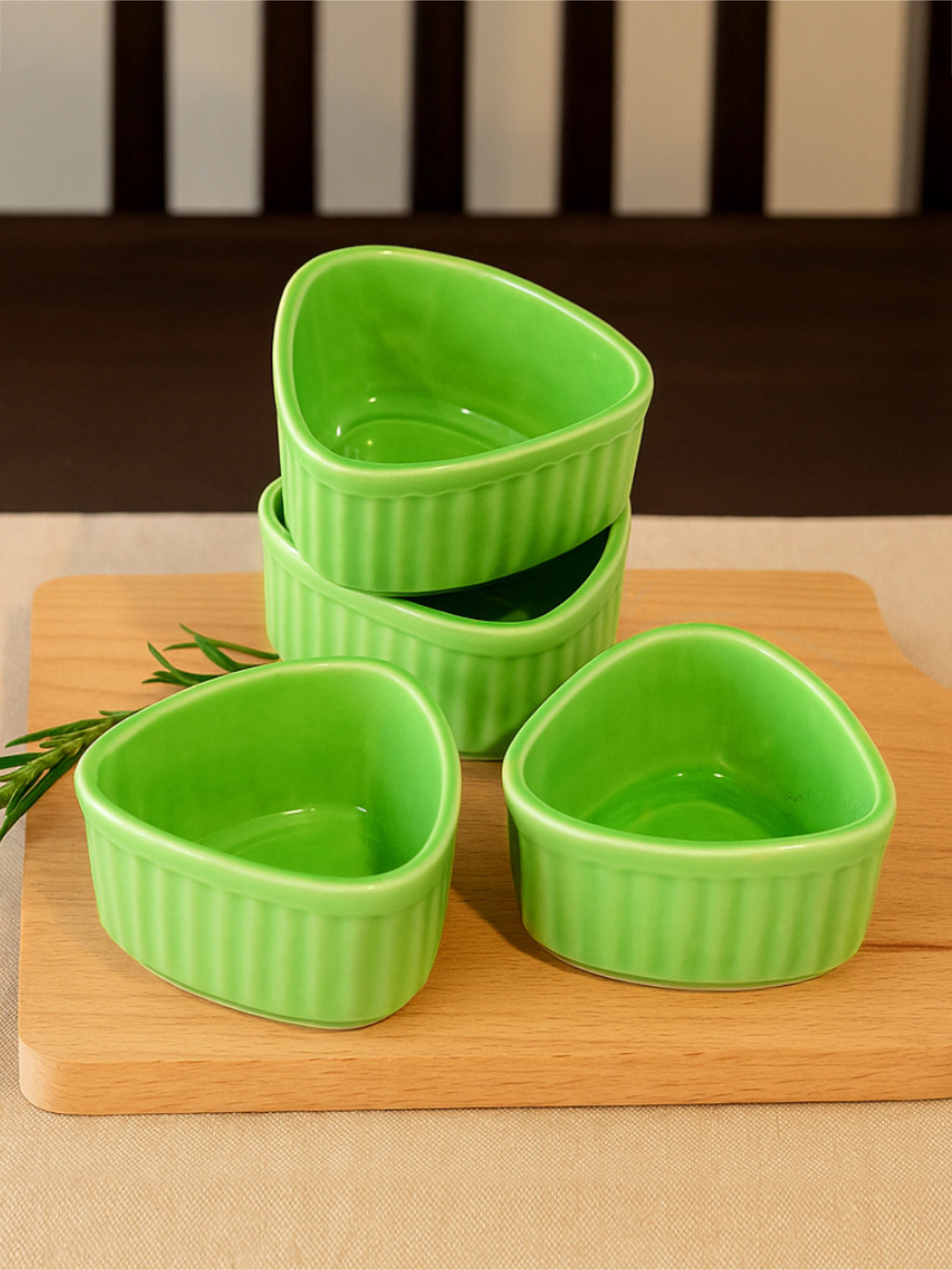 StyleMyWay Set Of 4 Green Solid Handcrafted Ceramic Triangular Ribbed Dip Bowls