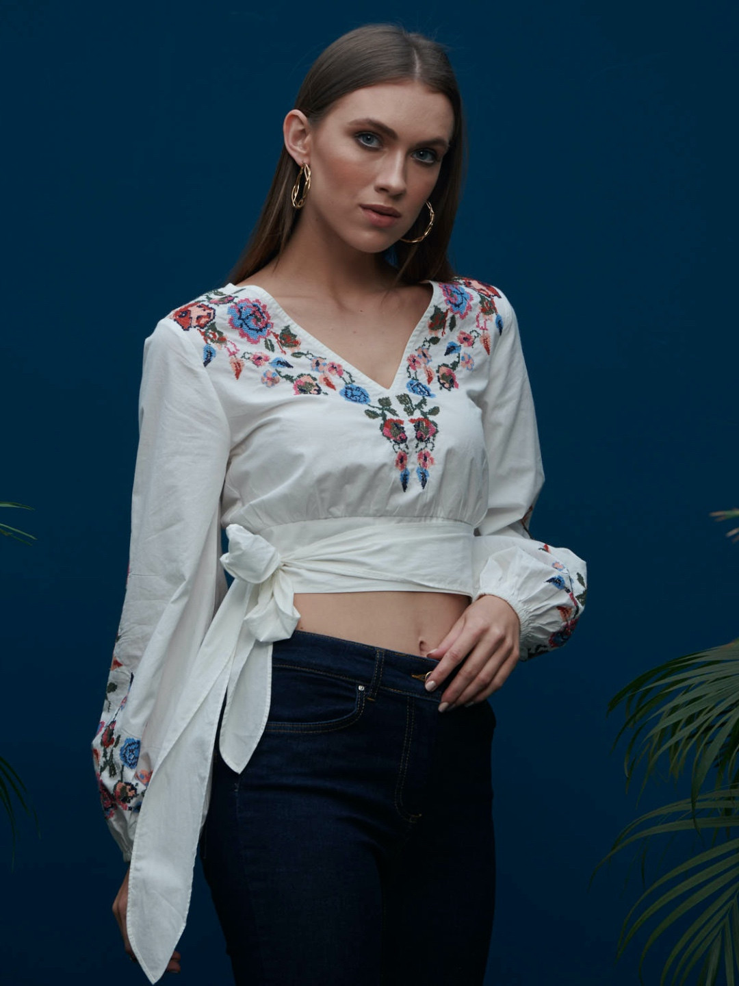 Style Island Women White & Blue Floral Print Crop Top