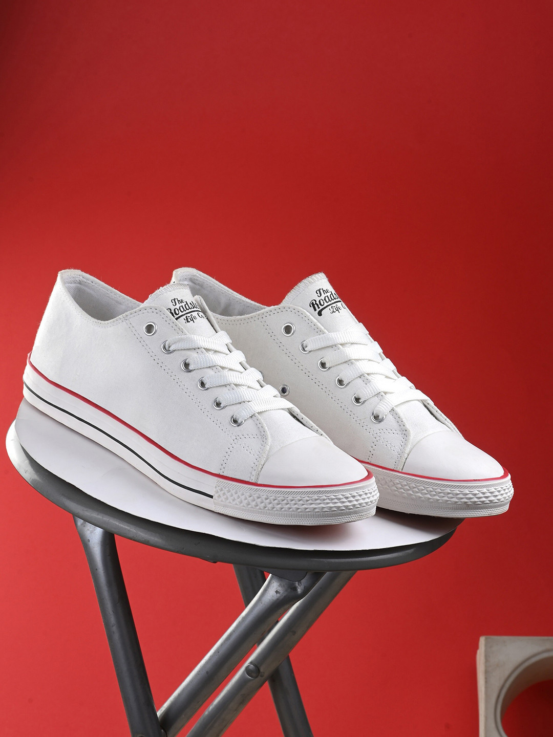 Roadster Men White Solid Casual Canvas Sneakers