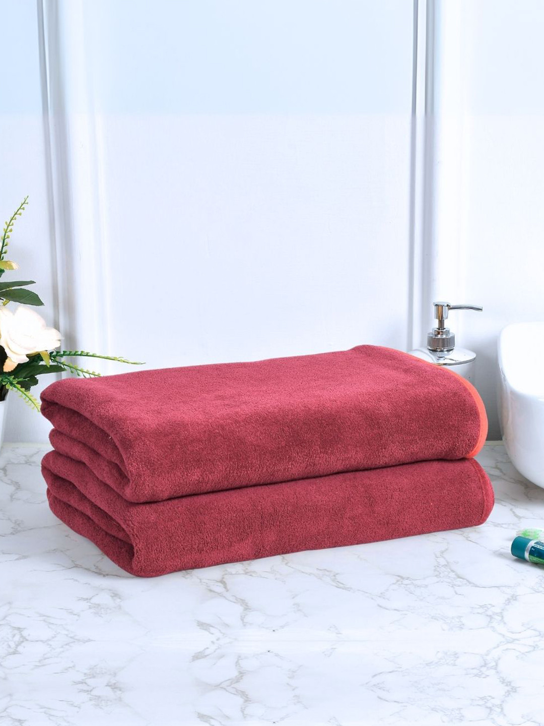 Black gold Pack of 2 Dark Pink Solid Bath Towels