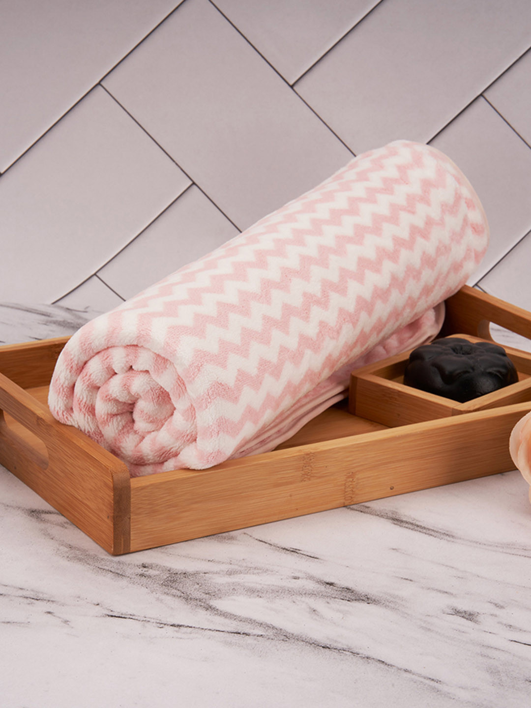 Black gold Set Of 2 Printed 400 GSM Microfiber Bath Towels