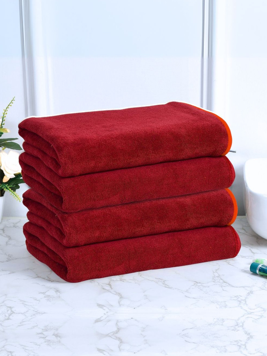 Black gold Pack of 4 Maroon Solid 400 GSM Microfiber Bath Towels