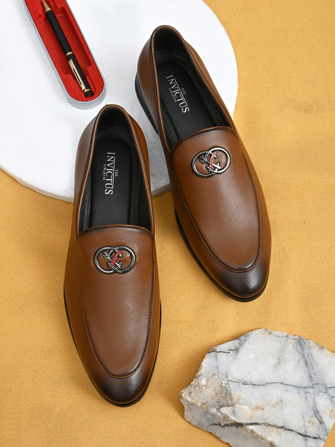 INVICTUS Men Solid Formal Shoes